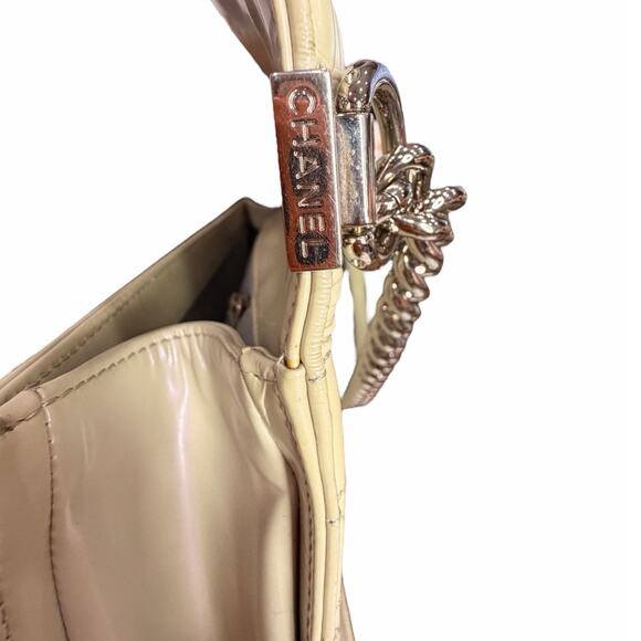 Chanel Pearl Iridescent Glazed Patent Leather Large Reverso Boy Flap Bag - Picture 14 of 16